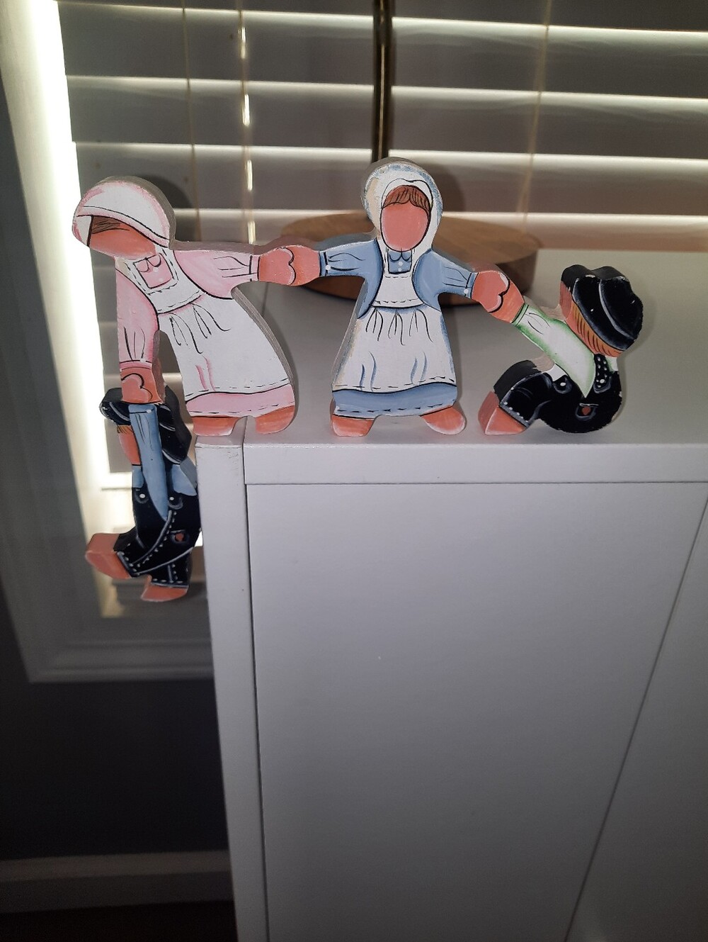 Grandmacore Style Wooden Shelf Sitter